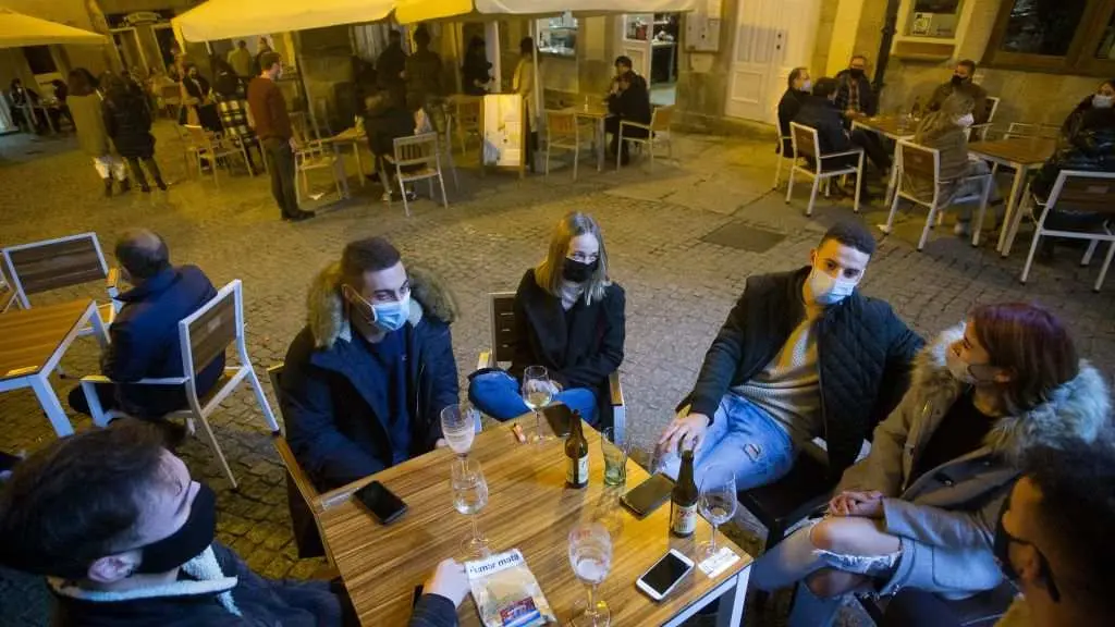 Xornada de baixada das restrici&oacute;ns en Lugo. (Foto: Carlos Castro / Europa Press)