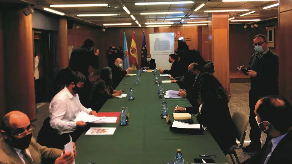 O secretario de Estado presidiu a xuntanza, na que est&aacute;n administraci&oacute;ns pero non instituci&oacute;ns acad&eacute;micas nin memorial&iacute;sticas. (Foto: N&oacute;s Diario)