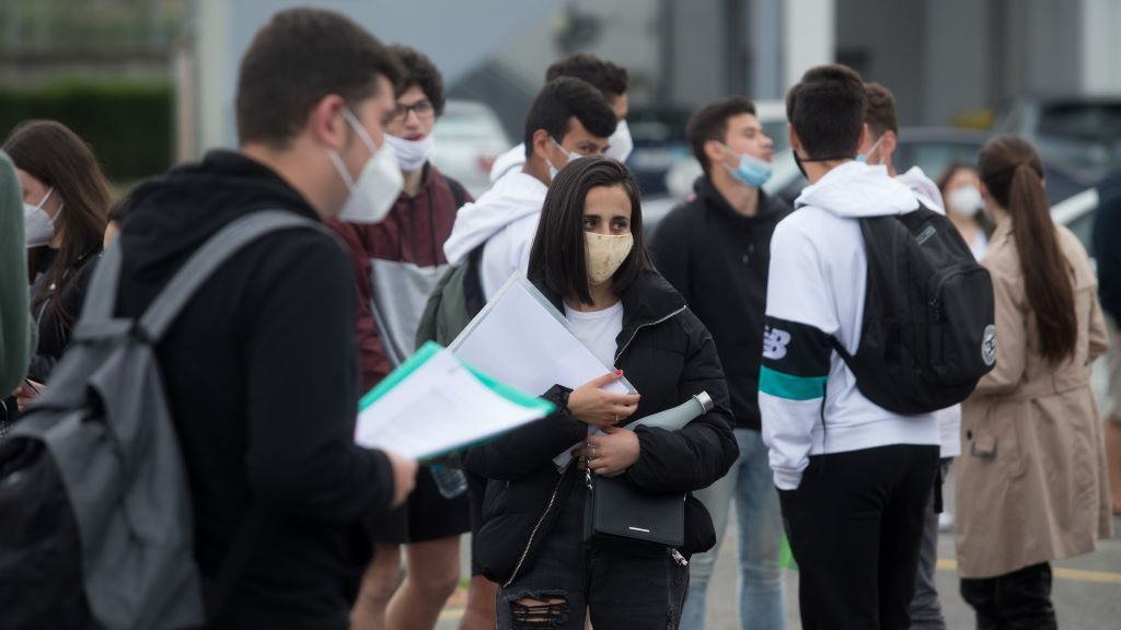 Alumnado de institutos nas probas de selectividade en Lugo. (Foto: Carlos Castro / Europa Press)