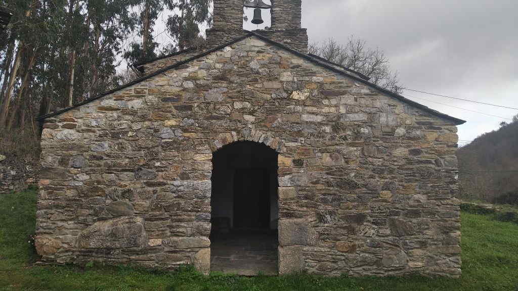 A igrexa de Ouselle, onde comezará o itinerario sobre Fuco Gómez. (Foto: Rente ao Couce)