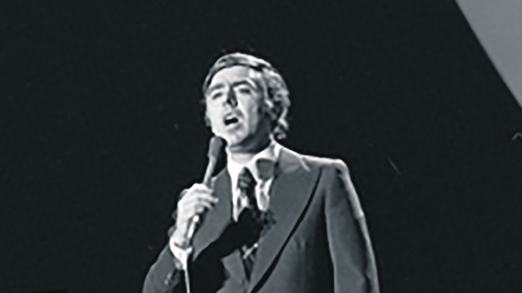 Carlos Do Carmo, durante a súa actuación en Eurovisión '76. (Foto: Nós Diario).