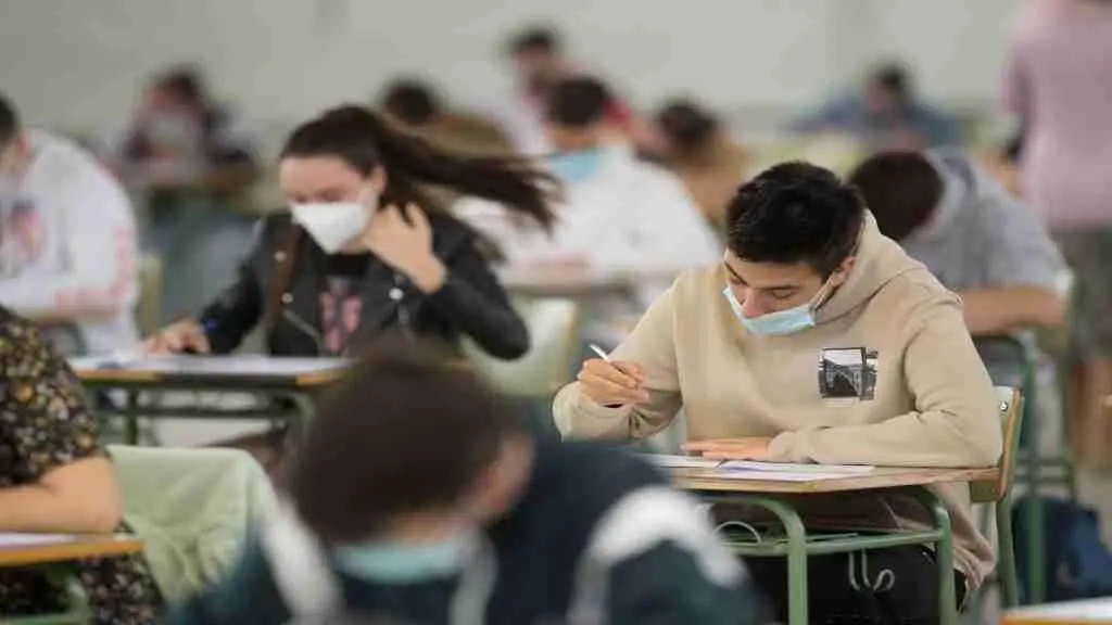 Os exames presenciais comezaron tras as festas de Nadal nas tres universidades galegas. (Foto: Carlos Castro / Europa Press).