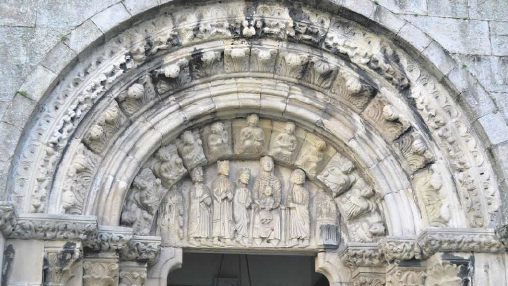 Fachada oeste da Igrexa Colexiata de Santa María do Campo, na Cidade Vella da Coruña. (Foto: Nós Diario)