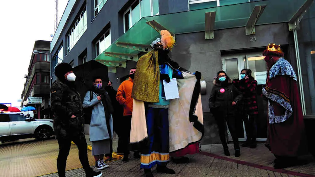 Os Reis Magos trouxeron carb&oacute;n &aacute; empresa Eulen (FCS-CCOO Santiago)