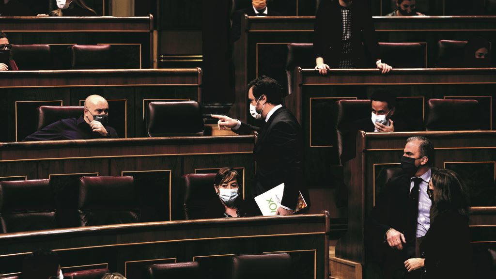 O portavoz de Vox sinala un deputado de ERC no Congreso. (Foto: E. Parra / Europa Press)