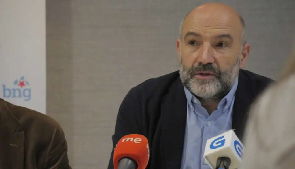 O deputado do BNG, N&eacute;stor Rego, en rolda de prensa (Foto: N&oacute;s Diario)