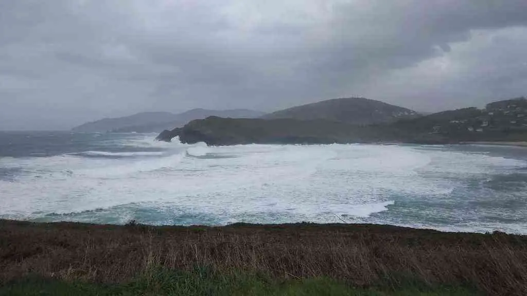 Ventos fortes na praia de Pant&iacute;n, Valdovi&ntilde;o (Foto: Elisa Pi&ntilde;&oacute;n / Europa Press)