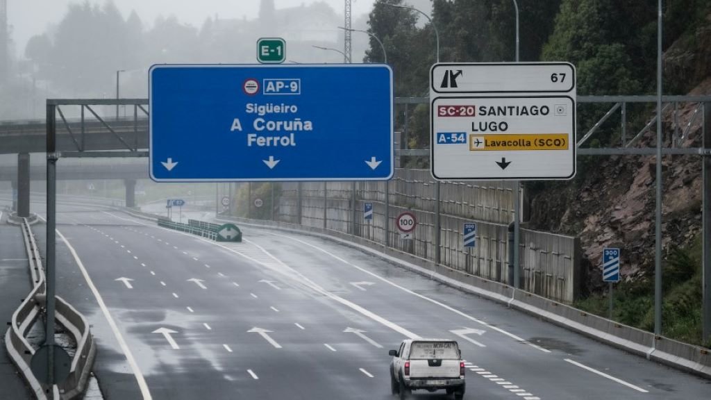 A autoestrada AP-9 ao seu paso por Compostela. (Foto: Arxina)