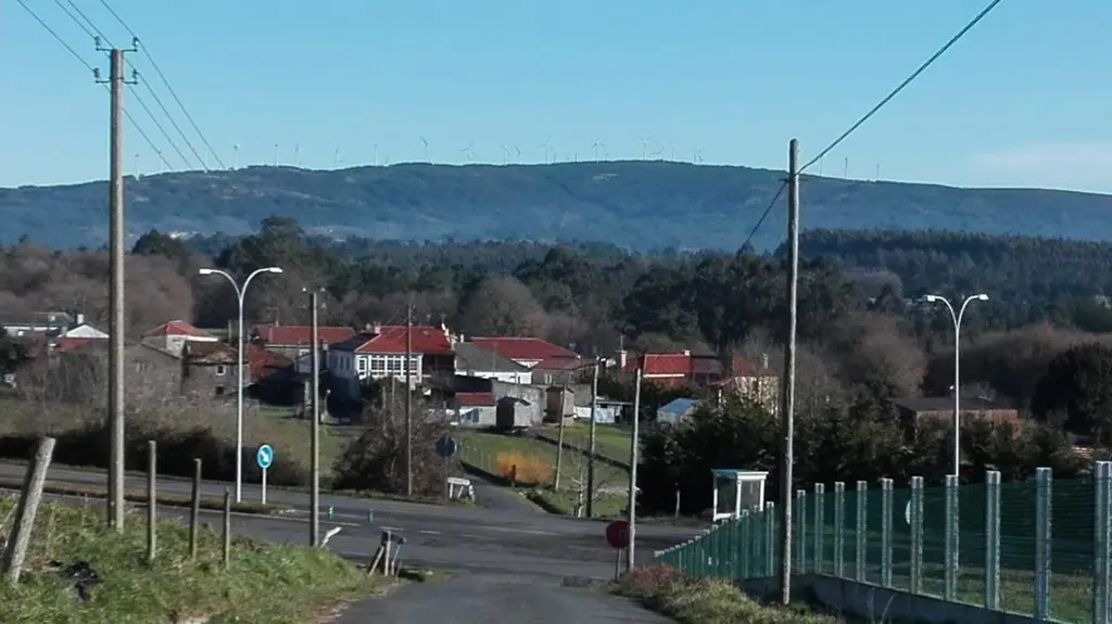 Monte Carrio, comarca do Deza (Foto: Pet&oacute;n do Lobo).