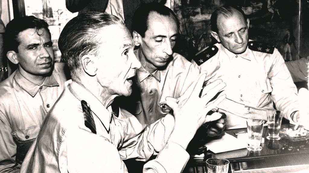 Xosé Velo, no centro, á súa dereita, Soutomaior e Galvao falando. (Foto: Nós Diario)
