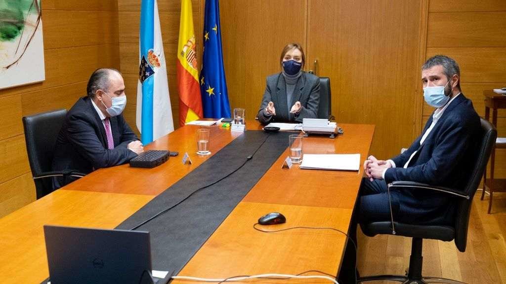 O presidente da Fegamp, á dereita, nunha reunión en Política Social. (Foto: Xunta da Galiza)