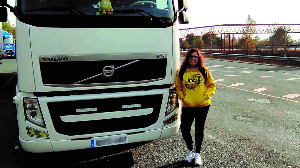 Cintia Piña Caride xunto ao seu camión (Nós Diario)