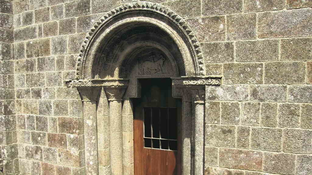 Porta románica. Foto José Antonio Gil Martínez CC BY 2.0