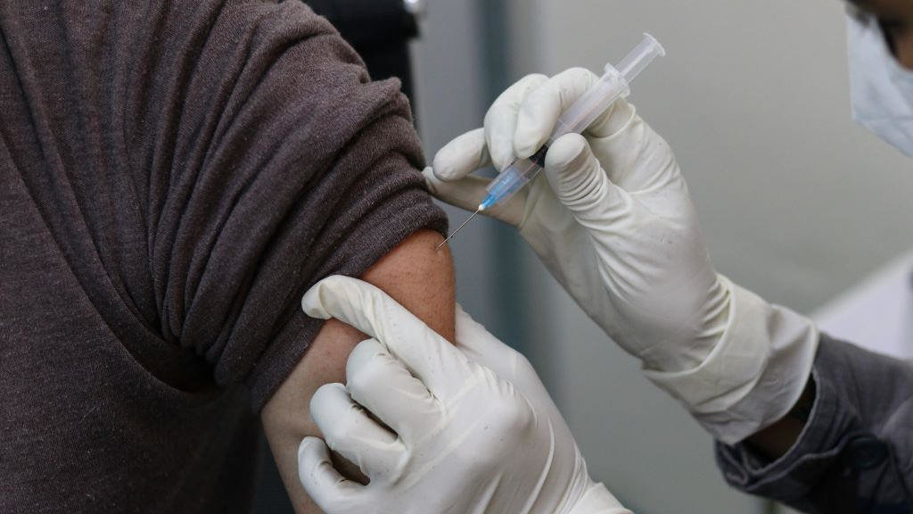 Campaña de vacinación da Covid-19 no mundo. (Foto: Aryan Dhimal / Zuma Wire / Dpa)