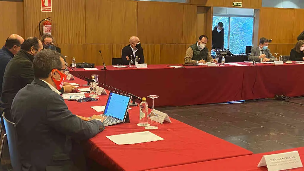 Xuntanza de onte entre Xunta, deputaci&oacute;ns e Fegamp no Pazo de Congresos e de Exposici&oacute;ns da Galiza, en Compostela (Deputaci&oacute;n da Coru&ntilde;a)