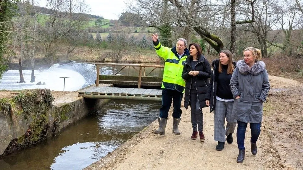 A alcaldesa de Boimorto coa conselleira de Medio Ambiente nunha imaxe de arquivo. (Foto: Europa Press)