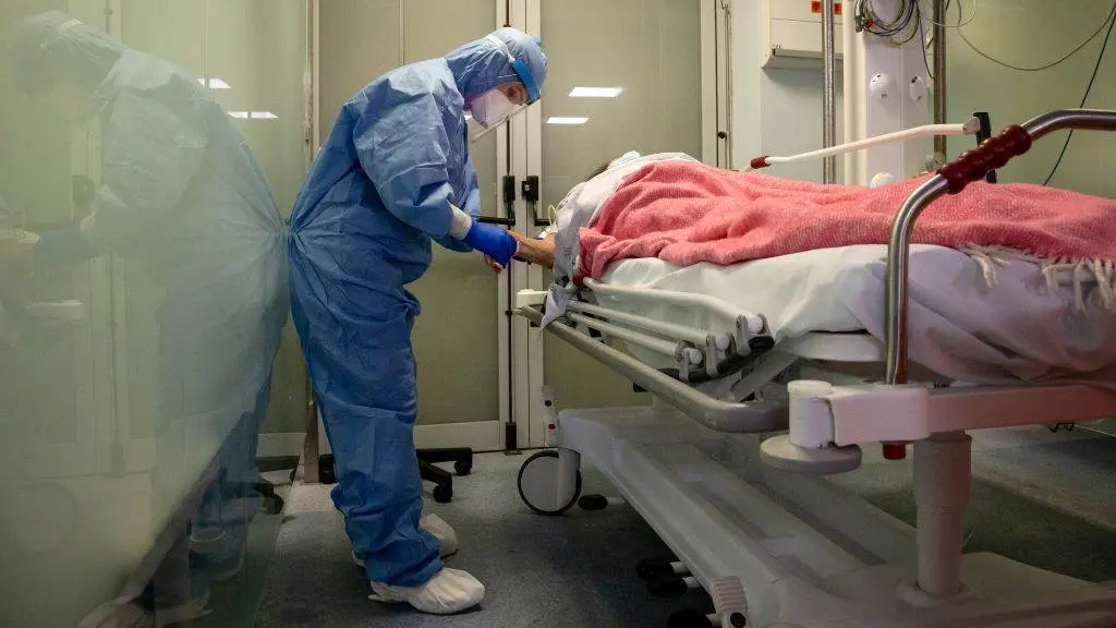 UCI de coronavirus nun centro hospitalario de Portugal, no pasado mes de febreiro. (Foto: Rita Fran&atilde;a / Sopa Images via Z)