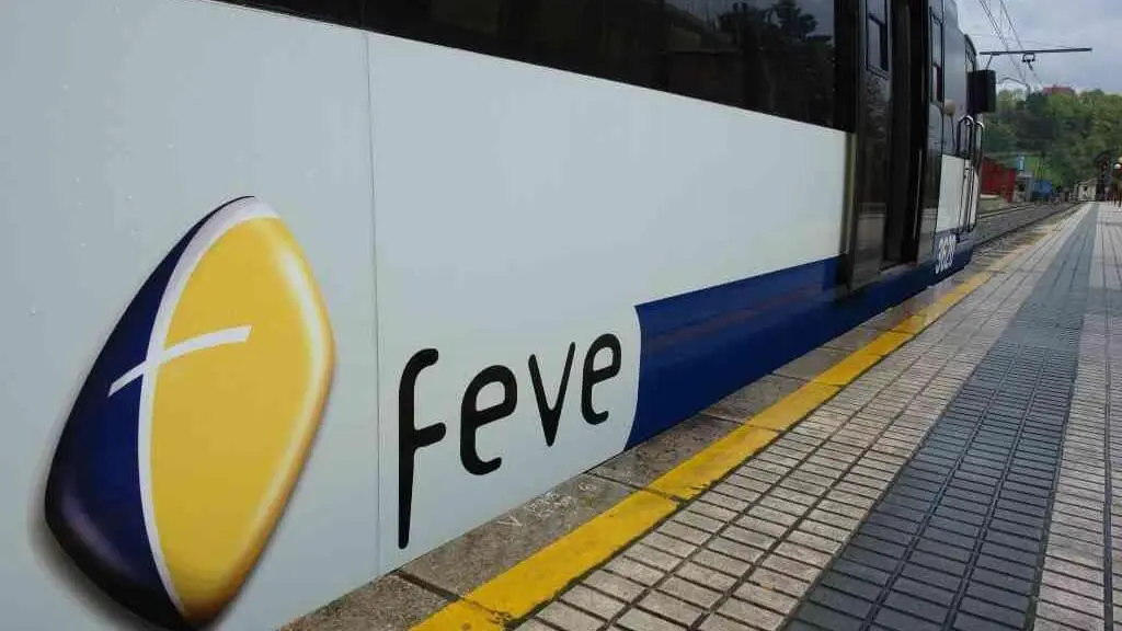 Os trens de v&iacute;a estreita cobren as rutas entre Ferrol e Ribadeo.