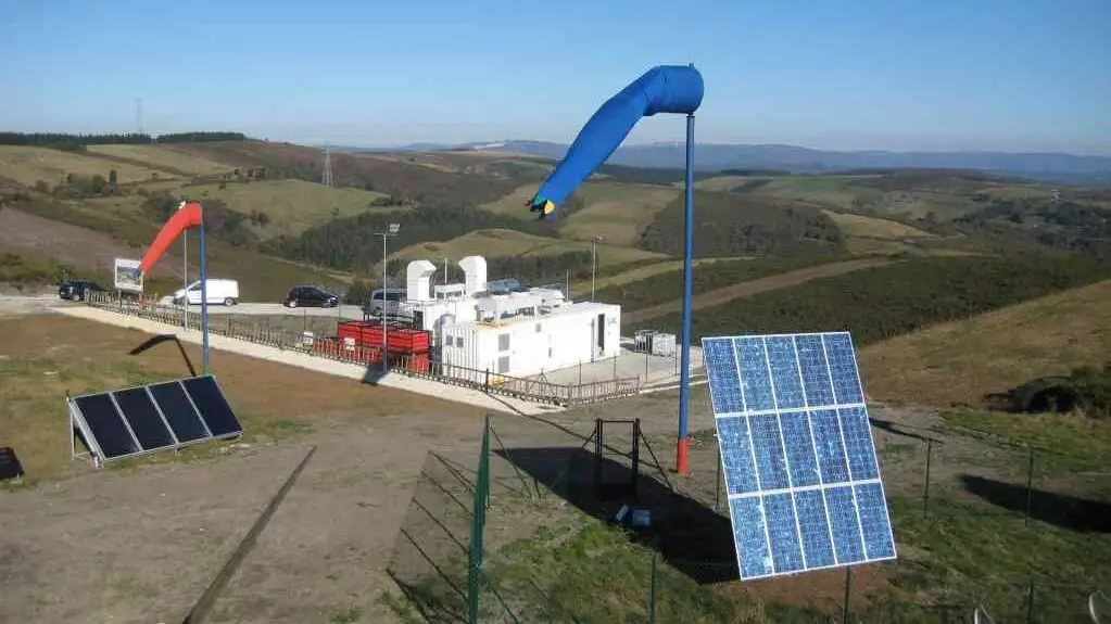 Planta de hidr&oacute;xeno verde nas instalaci&oacute;ns do parque experimental de Sotavento, no concello de Xermade (Foto: Naturgy)