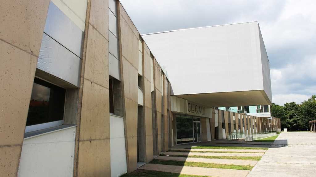 Fachada do Centro Galego de Desenvolvemento Integran en Santiago de Compostela.