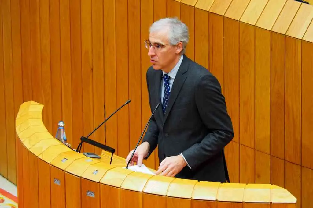 O vicepresidente segundo da Xunta e conselleiro de Econom&iacute;a, Francisco Conde, compareceu no Parlamento galego (Foto: Arxina)