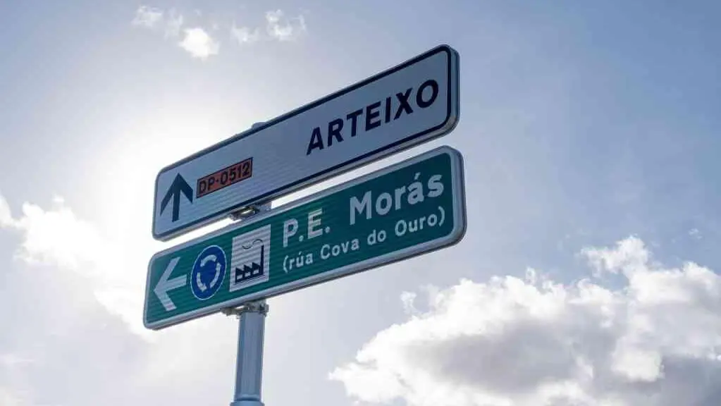 Cartel indicador no Pol&iacute;gono de Mor&aacute;s, en Arteixo (Foto: Arxina)