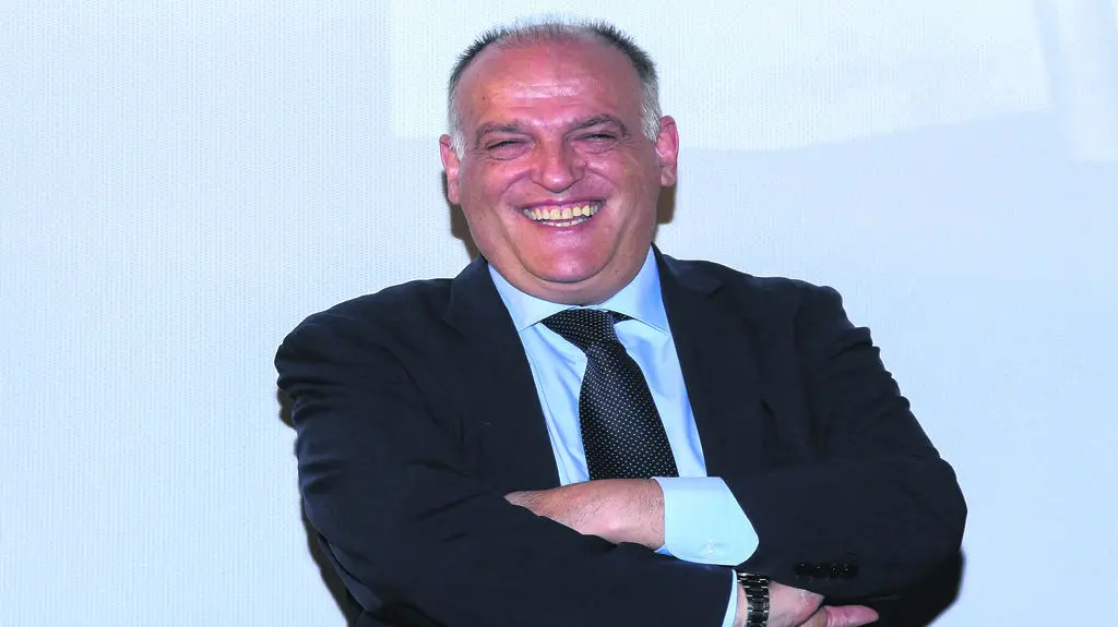Javier Tebas dirixe a LFP desde o ano 2013, tempo no que multiplicou por tres o seu salario, de 350.000 a 1,2 mill&oacute;ns de euros anuais. (Foto: Europa Press).