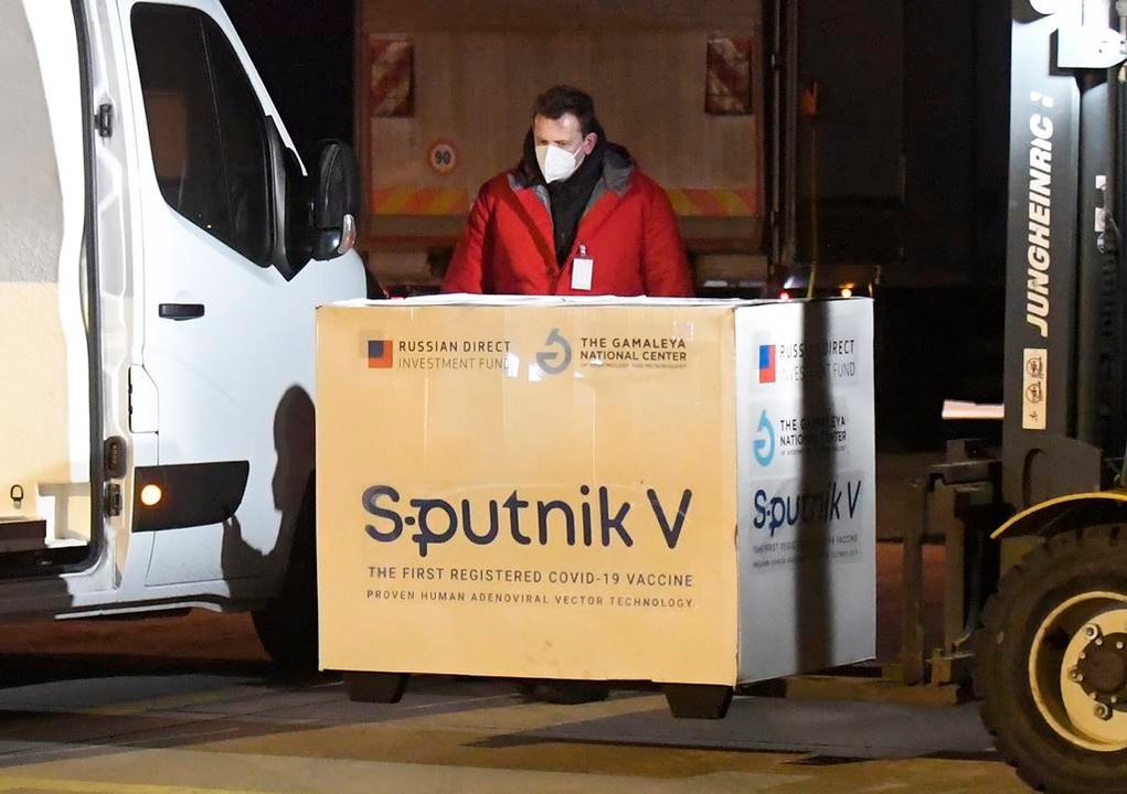 Chegada da vacina rusa Sputnik V a Eslovaquia (Foto: Europa Press).