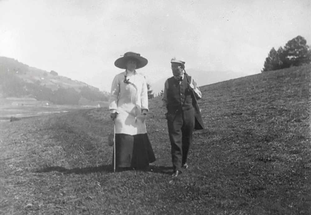 Alma Mahler xunto co seu esposo Gustav.