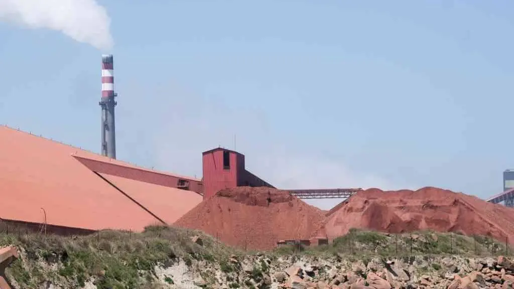 Factor&iacute;a de Alcoa en San Cibrao (Foto: Arxina)