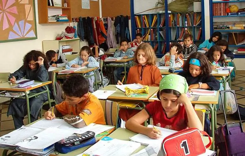 Crianzas nunha aula, na imaxe de arquivo. (Foto: CIG)