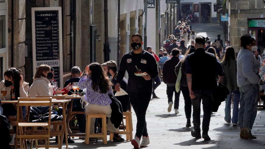 Terrazas dos restaurantes de Compostela. (Foto: Álvaro Ballesteros / Europa Press)