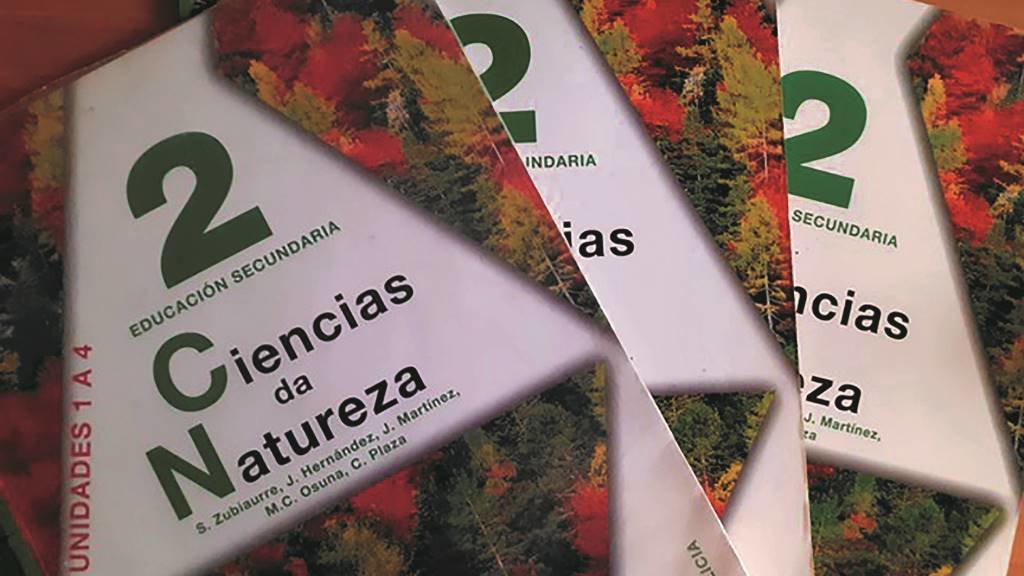 Libros de texto da materia Ciencias da Natureza (Foto: Nós Diario).
