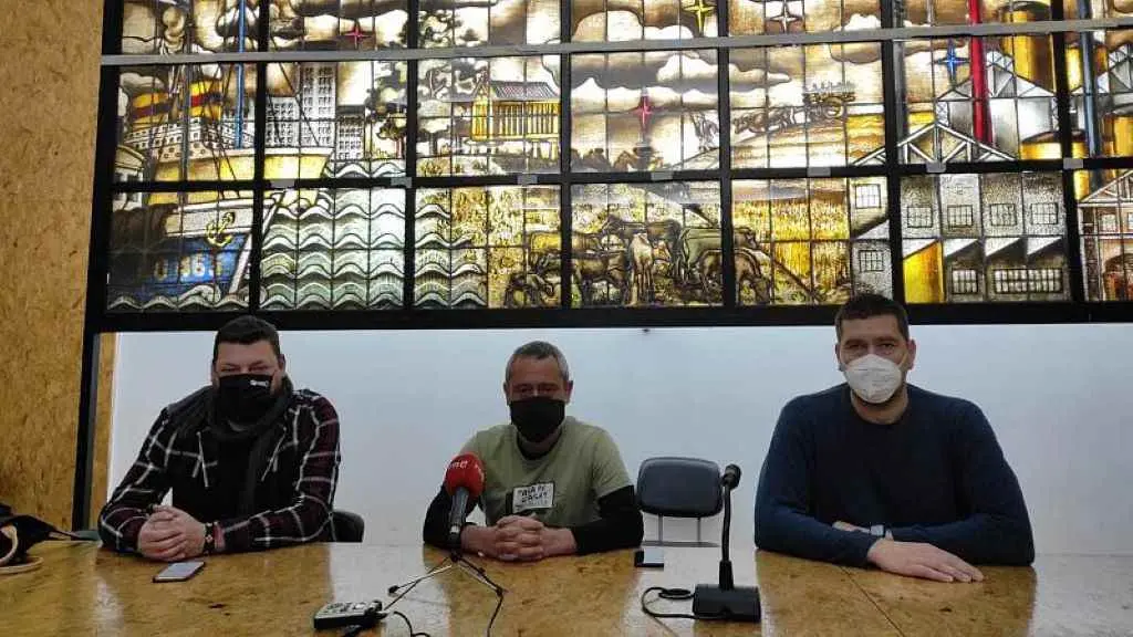 Representantes do sector da limpeza na rolda de prensa de hoxe. (Foto: CIG)