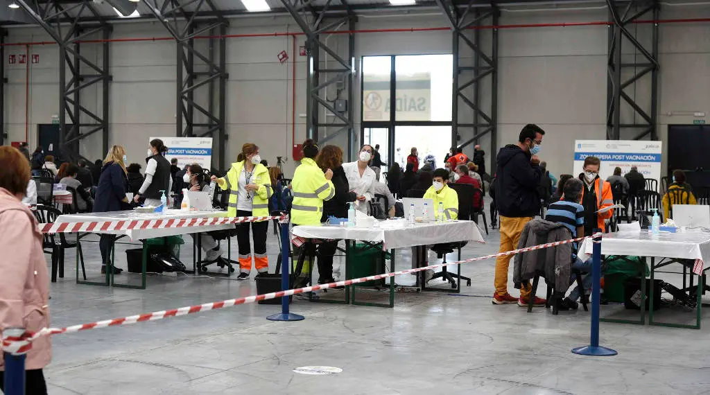 Vacinaci&oacute;n masiva no Instituto Ferial de Vigo (Ifevi)