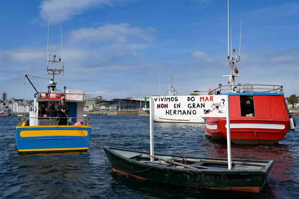 Protesta da frota no porto da Coru&ntilde;a (Imaxe: M. Dylan / Europa Press).