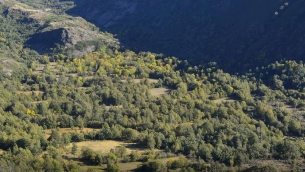 Unha zona do conxunto de Pena Trevinca e a Serra do Eixe, nunha imaxe de arquivo. (Foto: Turismo da Galiza)