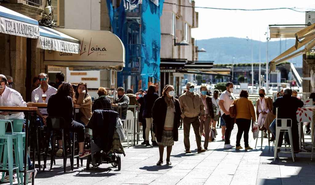 Turistas polas rúas de Sanxenxo, en foto de arquivo (Foto:Europa Press)