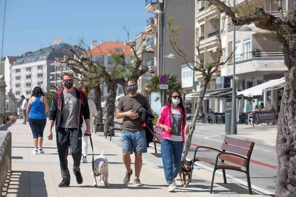 Paseo mar&iacute;timo de Sanxenxo. (Foto: Beatriz Ciscar / Europa Press)