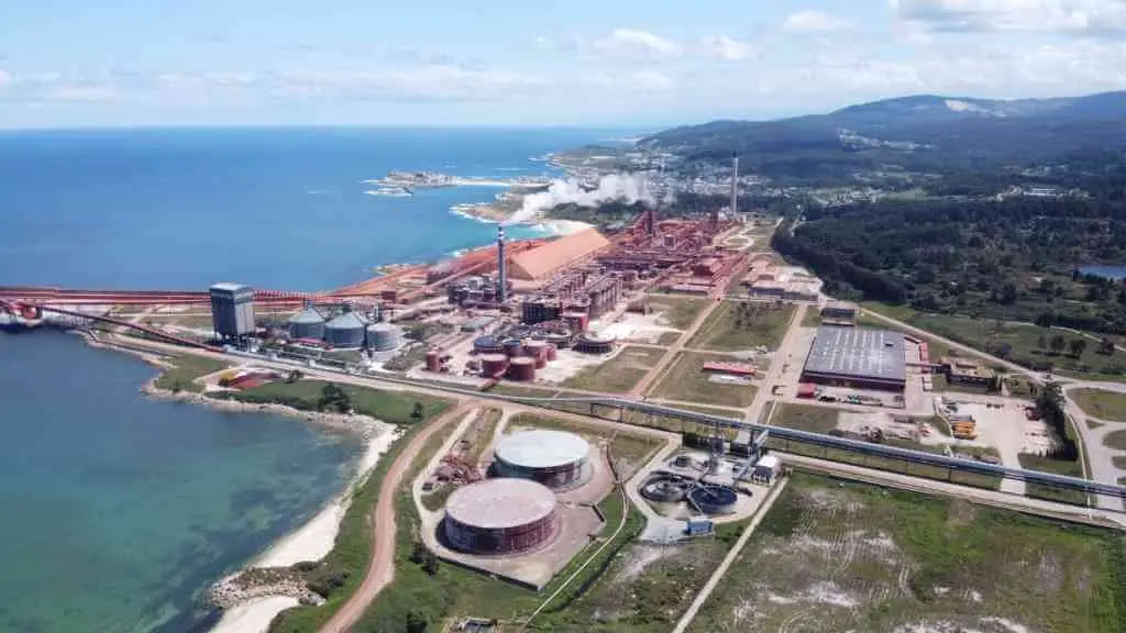 Vista da planta de Alcoa en San Cibrao.