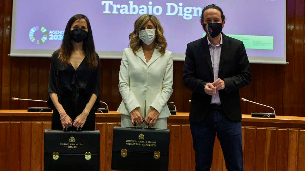 Ione Belarra, Yolanda Díaz e Pablo Iglesias no traspaso de carteiras ministeriais, após súa renuncia. (Foto: J. Hellín. POOL / Europa Press)