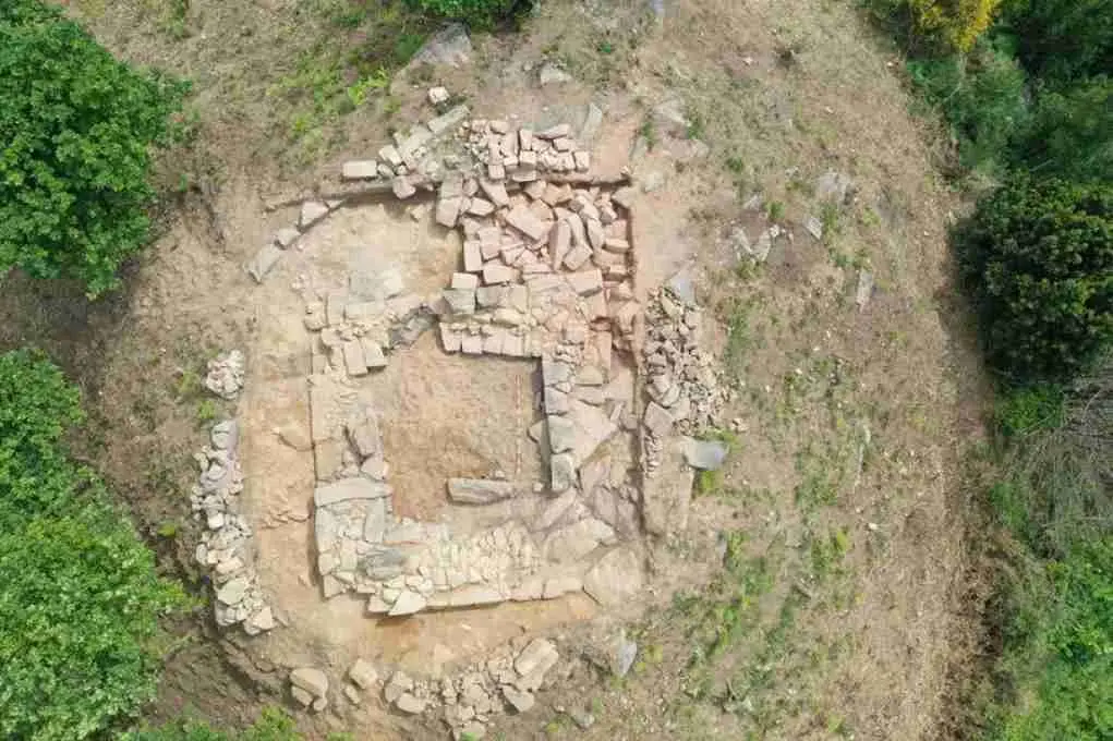 Restauraci&oacute;n da torre de Meira, en Moa&ntilde;a.