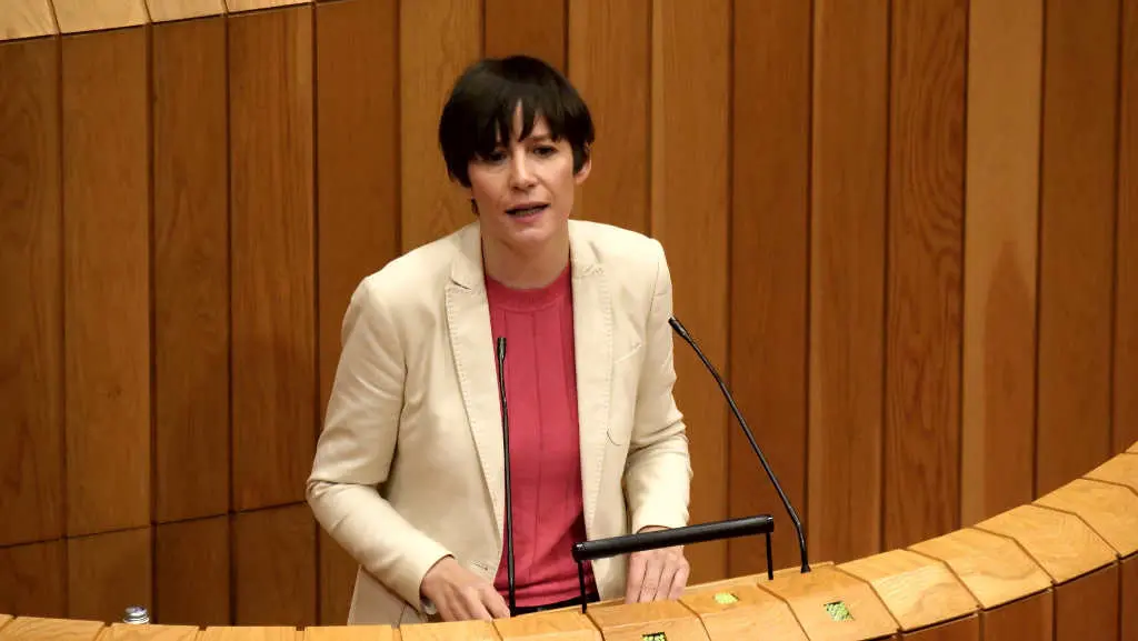 Ana Pont&oacute;n durante o debate no Parlamento. (Foto: N&oacute;s Diario)