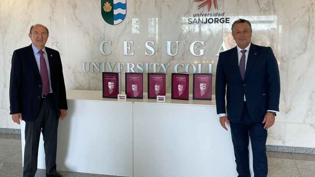 José Varela, presidente de Cesuga, e o seu director xeral, Venancio Salcines, presentaron na Xunta o 12 de abril o proxecto universitario. 