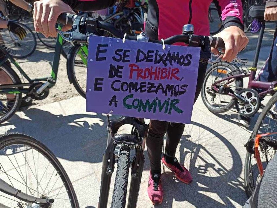 EuropaPress_3646261_protestas_ciclistas_santiago_contra_nueva_ordenanza_trafico