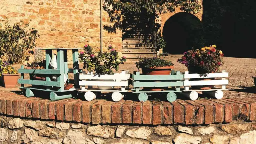 Madeira convertida en fermosos testos para o xard&iacute;n. (Foto: Adobestock)