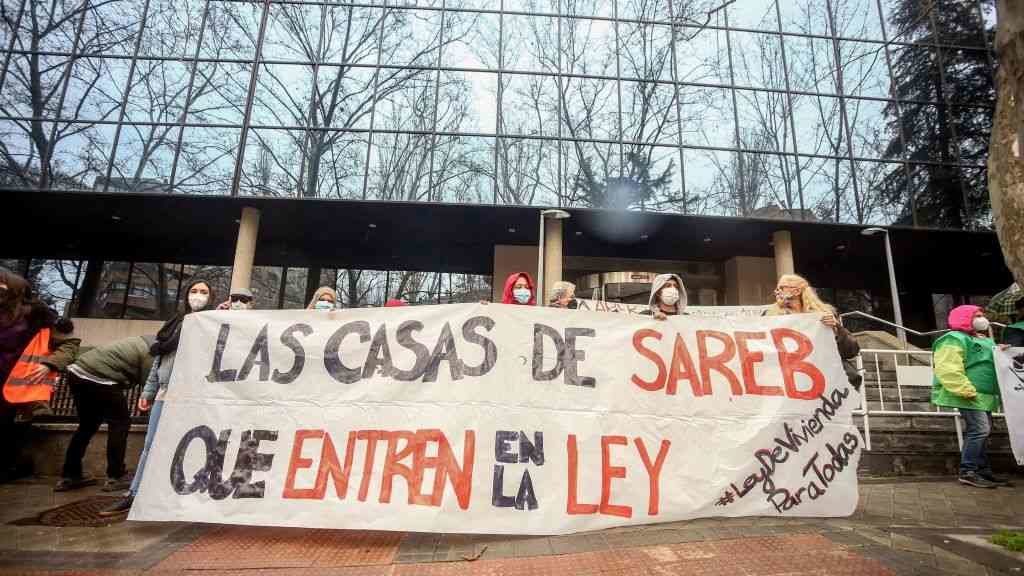 Protesta para que as vivendas da Saren pasen a ser públicas en Madrid. (Foto: Ricardo Rubio / Europa Press)