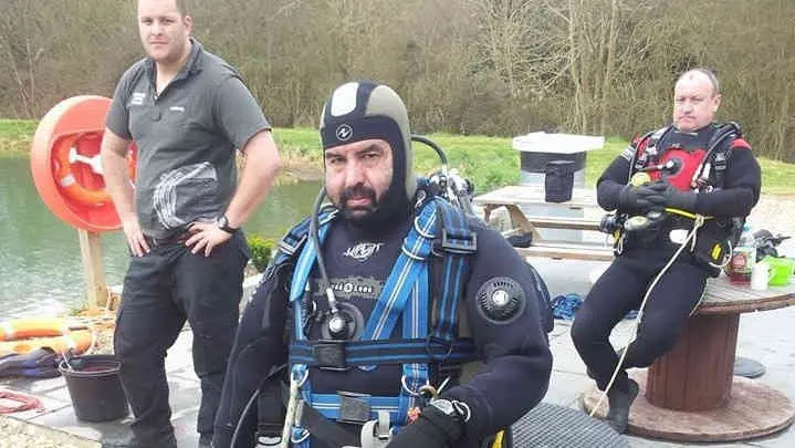 O arque&oacute;logo submarino Miguel San Claudio, no centro, &eacute; o maior experto neste tipo de prospecci&oacute;ns (Archeonauta).