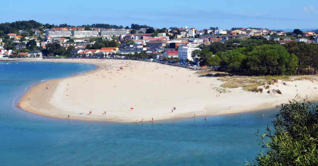 Praia no concello de Oleiros (Concello de Oleiros).