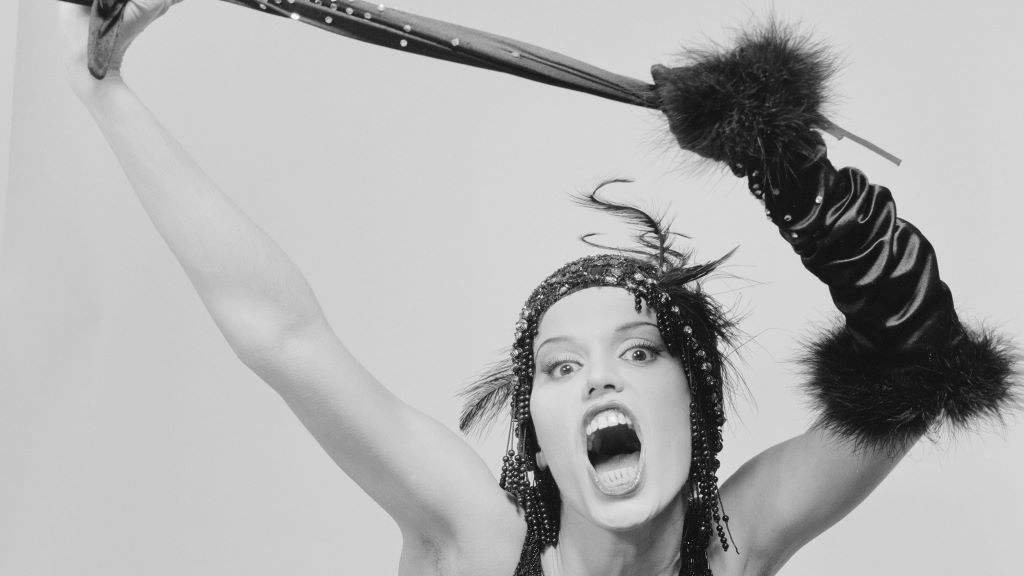 Esther Goris, no papel de Coco Chanel na montaxe teatral “Coco de París”. (Foto: Nós Diario)